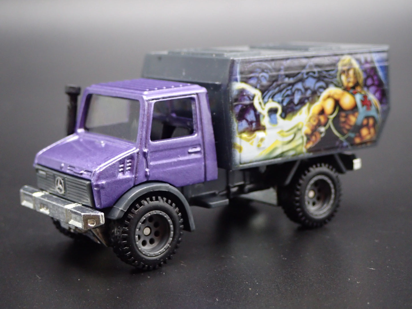 MERCEDES-BENZ UNIMOG U 1300L MASTERS OF UNIVERSE  1:64 SCALE DIECAST MODEL CAR