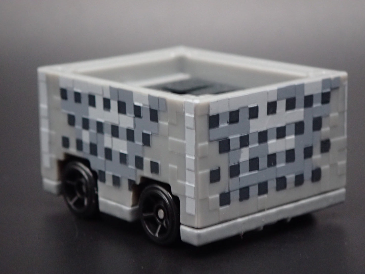 MINECRAFT MINECART SILVER DARK 1:64 SCALE COLLECTIBLE DIORAMA DIECAST MODEL CAR