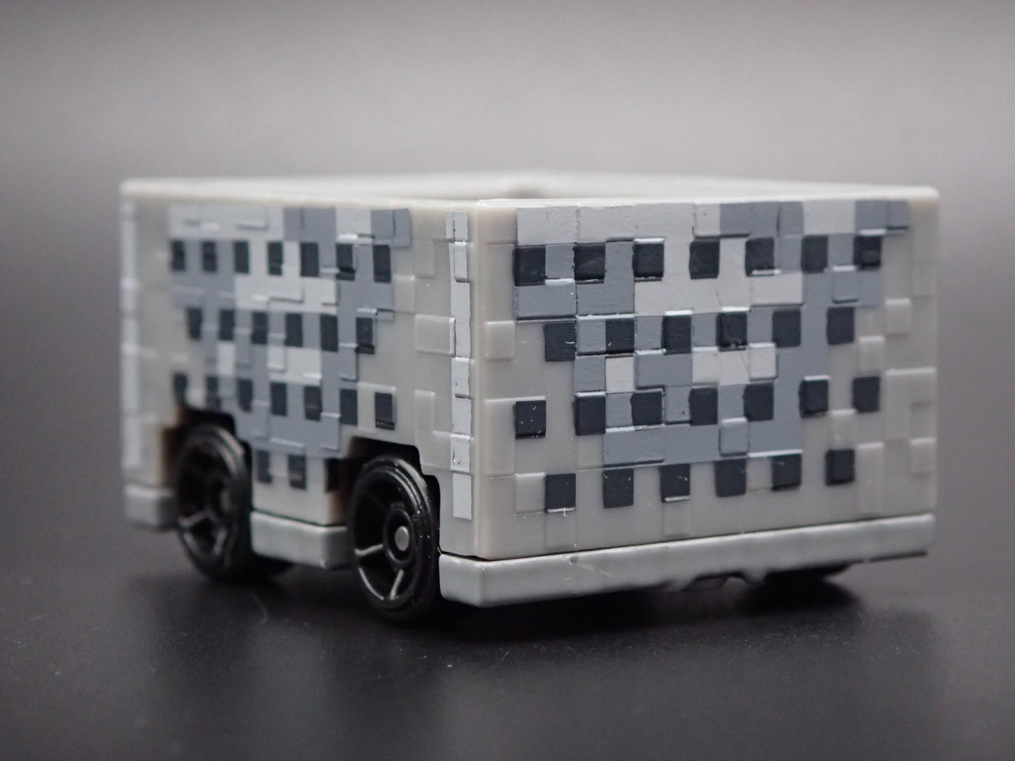 MINECRAFT MINECART SILVER DARK 1:64 SCALE COLLECTIBLE DIORAMA DIECAST MODEL CAR
