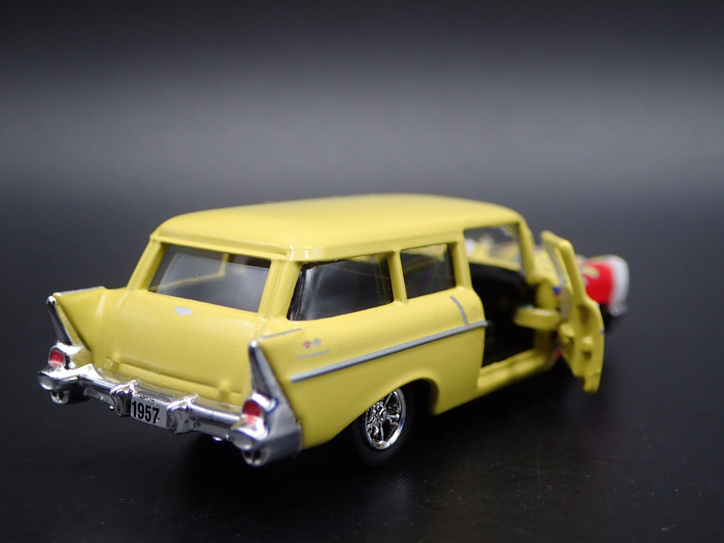 1957 57 CHEVY CHEVROLET 150 HANDYMAN STATION WAGON 1:64 SCALE DIECAST MODEL CAR