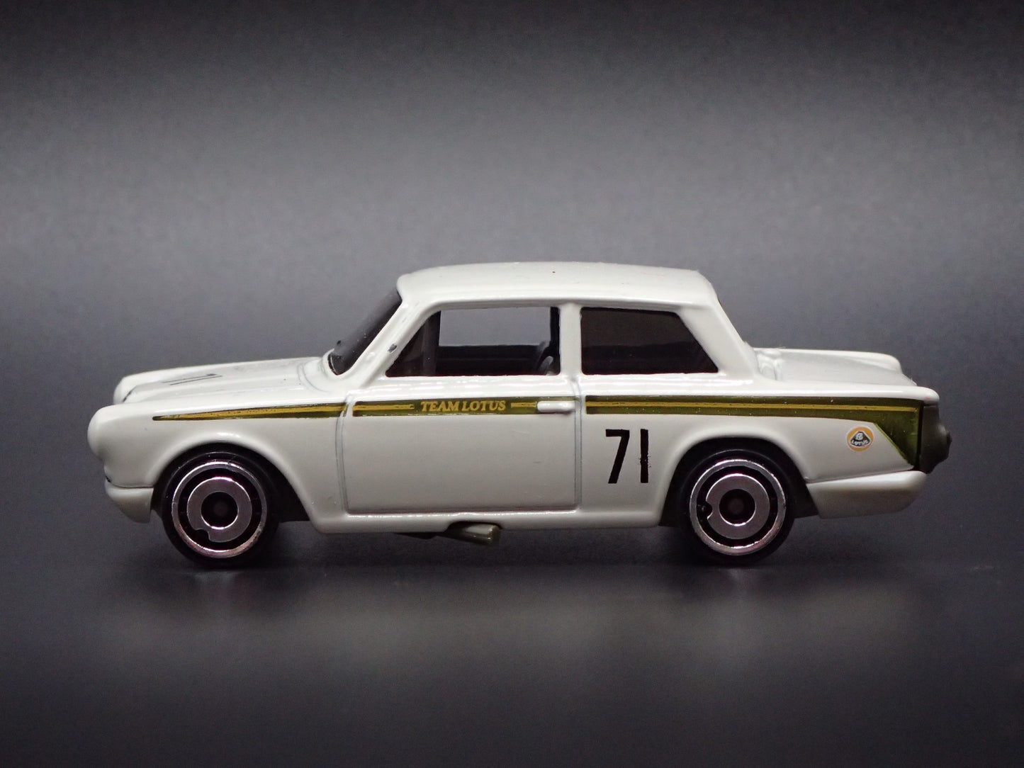1963-1966 LOTUS CORTINA  1:64 SCALE COLLECTIBLE DIORAMA DIECAST MODEL CAR