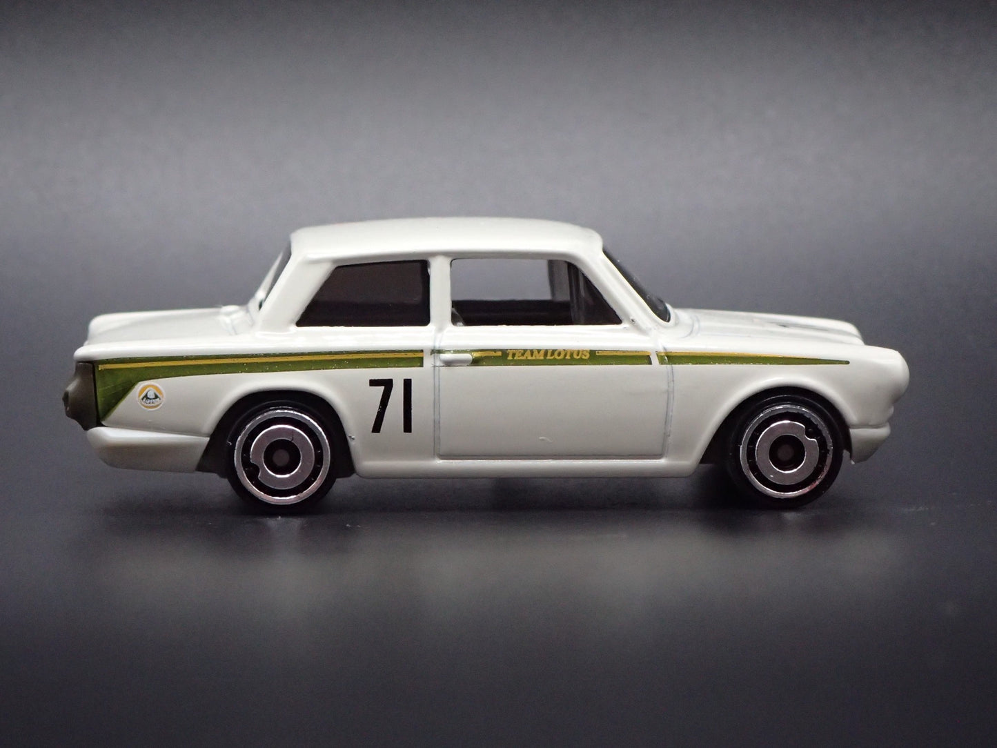 1963-1966 LOTUS CORTINA  1:64 SCALE COLLECTIBLE DIORAMA DIECAST MODEL CAR