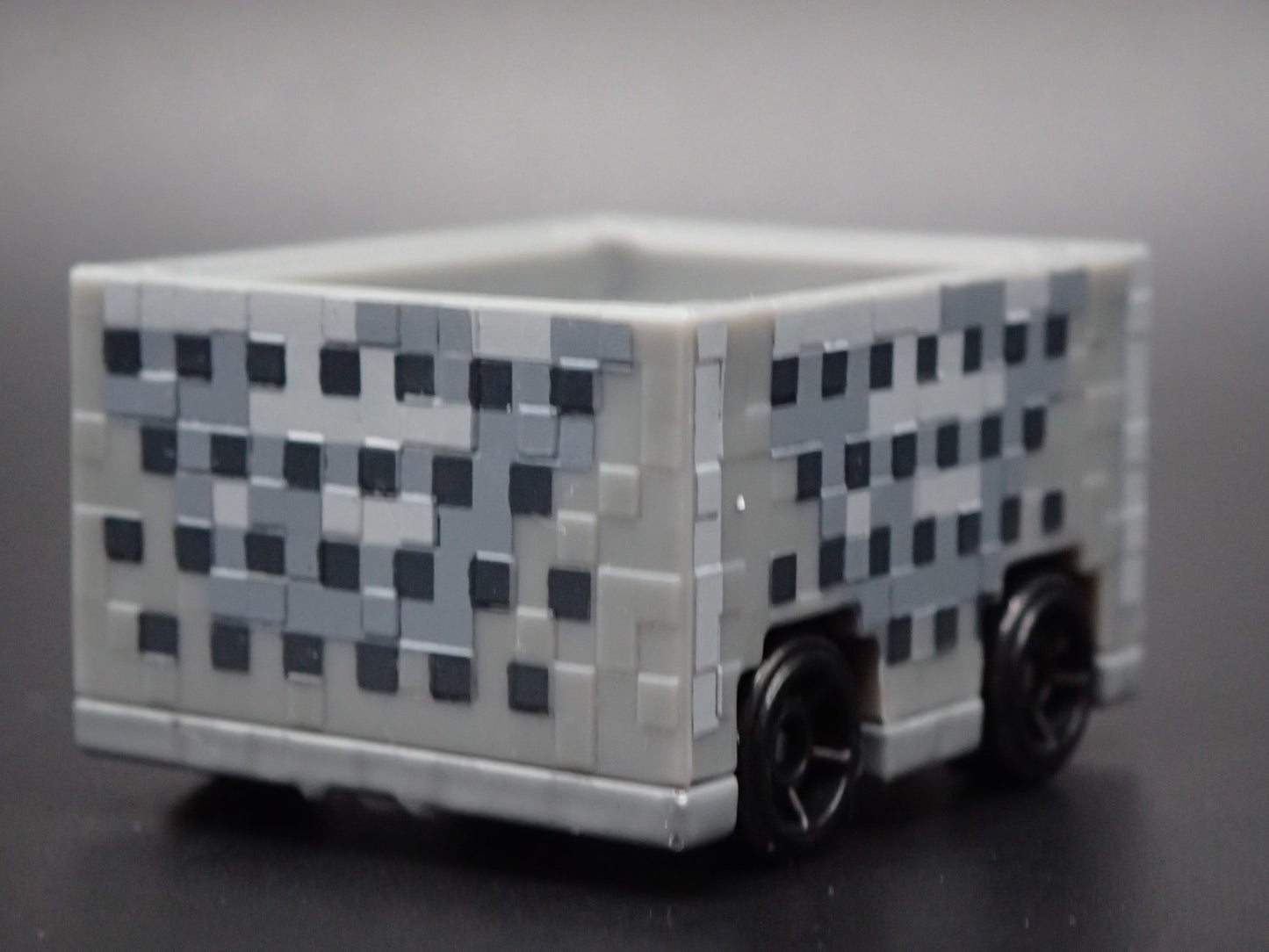 MINECRAFT MINECART SILVER DARK 1:64 SCALE COLLECTIBLE DIORAMA DIECAST MODEL CAR
