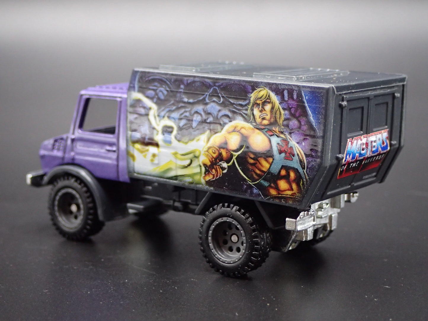 MERCEDES-BENZ UNIMOG U 1300L MASTERS OF UNIVERSE  1:64 SCALE DIECAST MODEL CAR