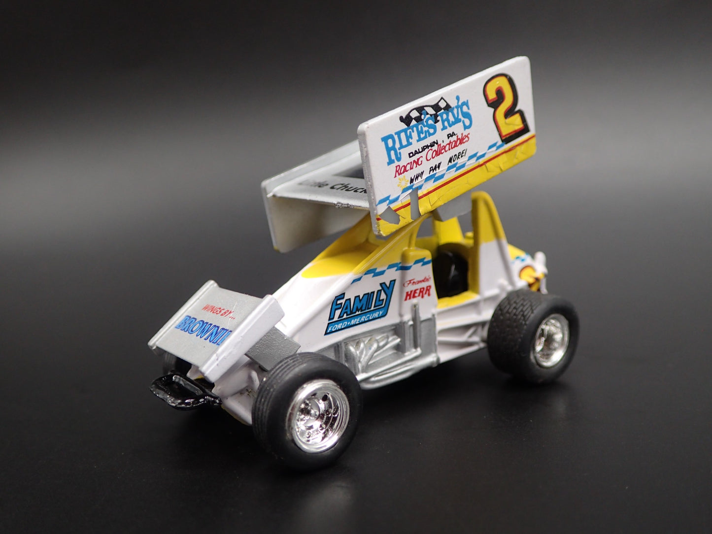 SPRINT CAR #2 FRANKIE HERR BARN FIND 1:64 SCALE DIORAMA DIECAST MODEL CAR