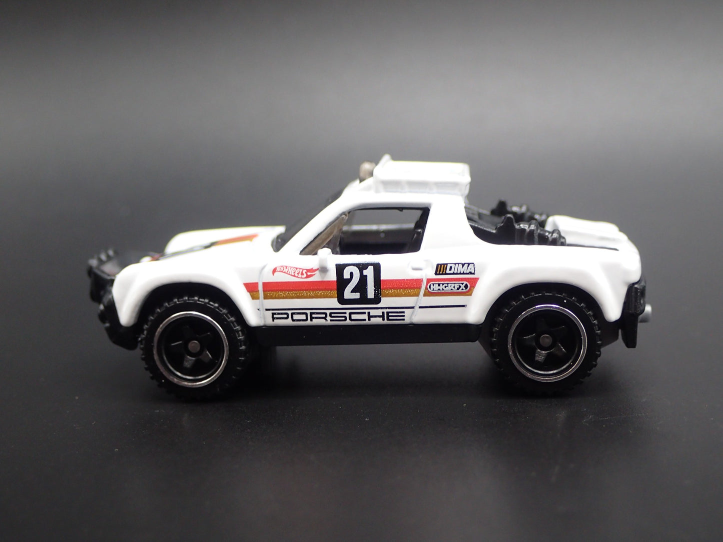 1969-1976 PORSCHE 914 SAFARI 1:64 SCALE COLLECTIBLE DIORAMA DIECAST MODEL CAR