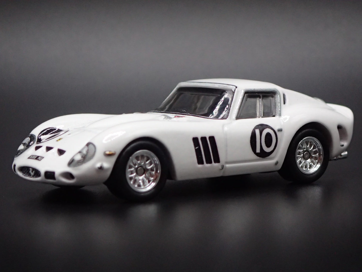 FERRARI 250 GTO RACING RARE 1:64 SCALE COLLECTIBLE DIORAMA DIECAST MODEL CAR