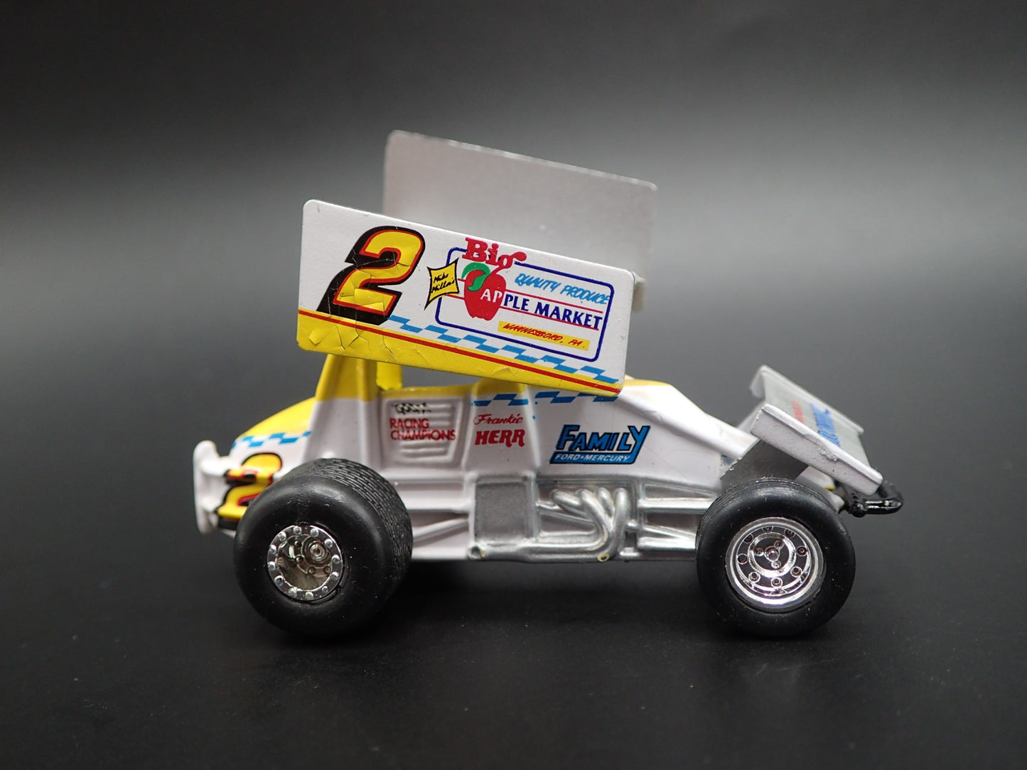 SPRINT CAR #2 FRANKIE HERR BARN FIND 1:64 SCALE DIORAMA DIECAST MODEL CAR