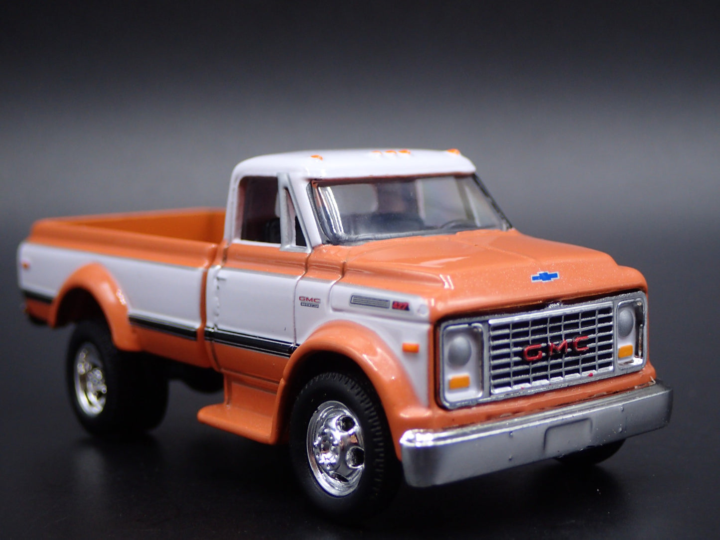 1970 70 GMC 5500 PICKUP TRUCK 1/64 SCALE COLLECTIBLE DIORAMA DIECAST MODEL CAR