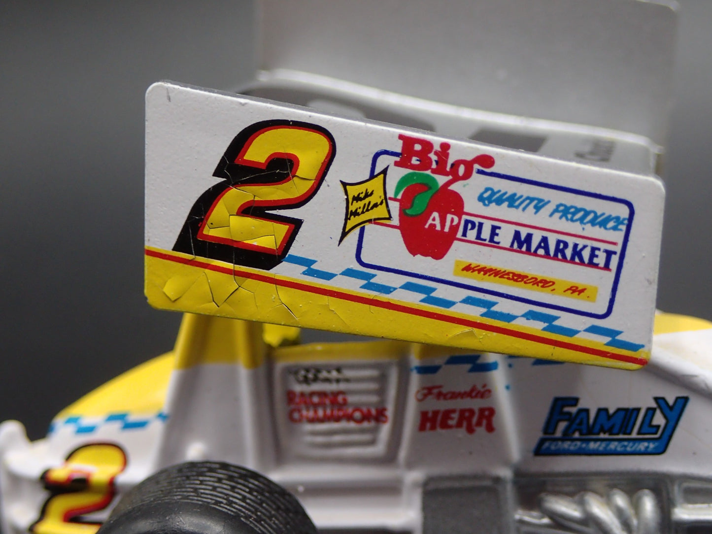 SPRINT CAR #2 FRANKIE HERR BARN FIND 1:64 SCALE DIORAMA DIECAST MODEL CAR