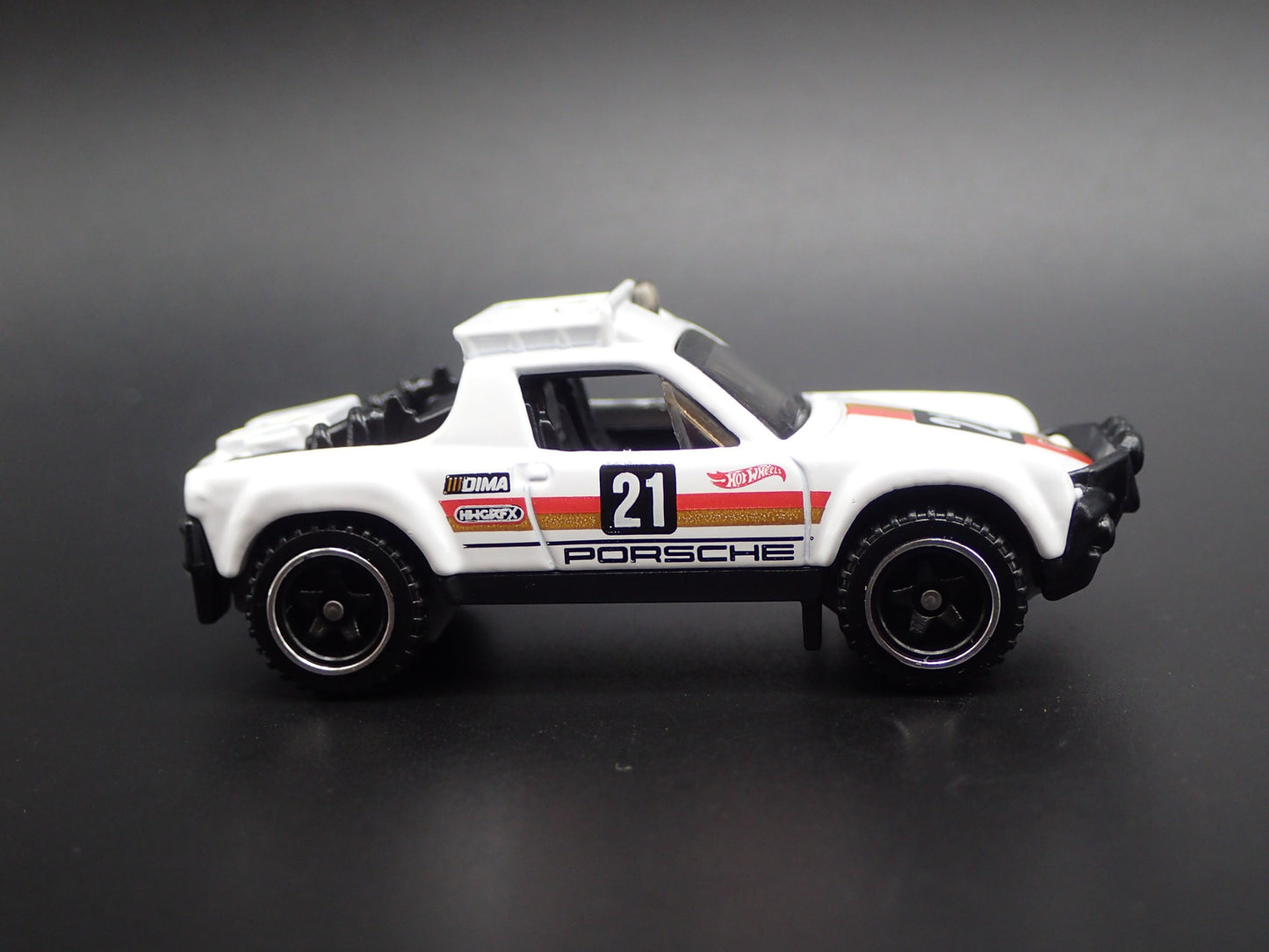 1969-1976 PORSCHE 914 SAFARI 1:64 SCALE COLLECTIBLE DIORAMA DIECAST MODEL CAR