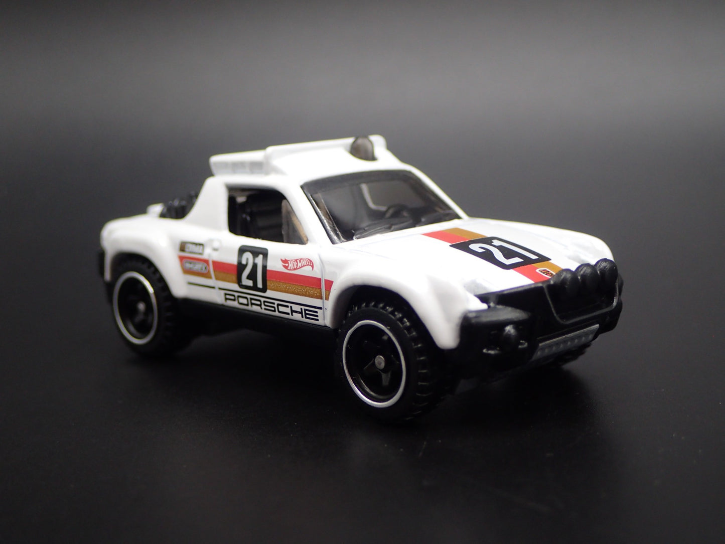 1969-1976 PORSCHE 914 SAFARI 1:64 SCALE COLLECTIBLE DIORAMA DIECAST MODEL CAR