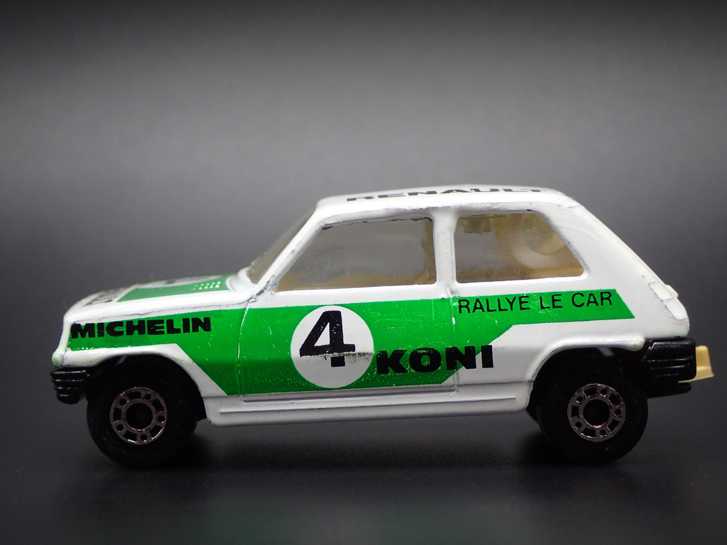 1972-1985 RENAULT 5 WHITE 1:64 SCALE COLLECTIBLE DIORAMA DIECAST MODEL CAR