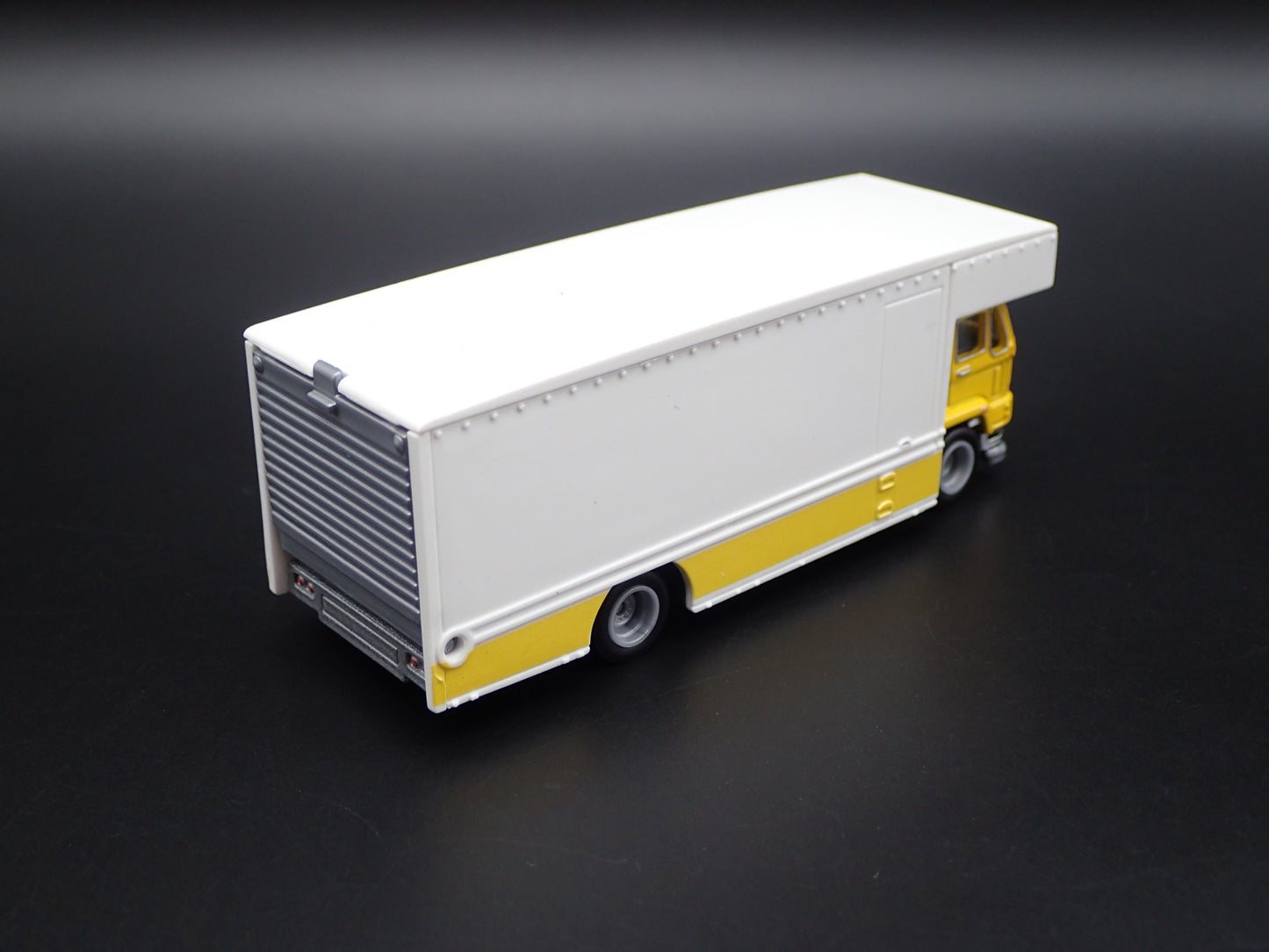 VINTAGE COE RAMP ENCLOSED TRUCK CAR HAULER  1:64 SCALE DIORAMA DIECAST MODEL CAR