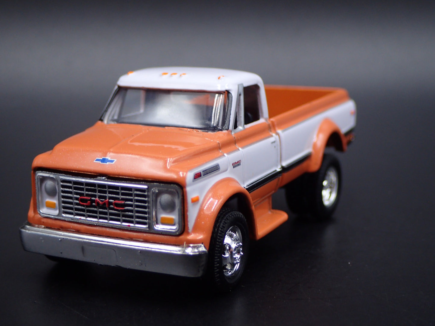 1970 70 GMC 5500 PICKUP TRUCK 1/64 SCALE COLLECTIBLE DIORAMA DIECAST MODEL CAR