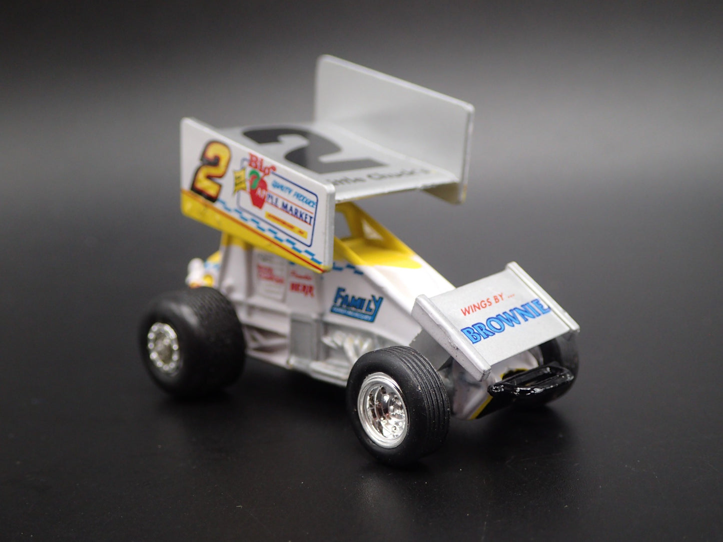 SPRINT CAR #2 FRANKIE HERR BARN FIND 1:64 SCALE DIORAMA DIECAST MODEL CAR