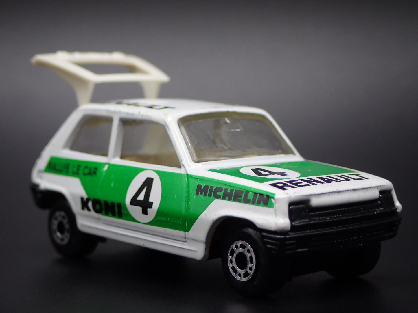 1972-1985 RENAULT 5 WHITE 1:64 SCALE COLLECTIBLE DIORAMA DIECAST MODEL CAR