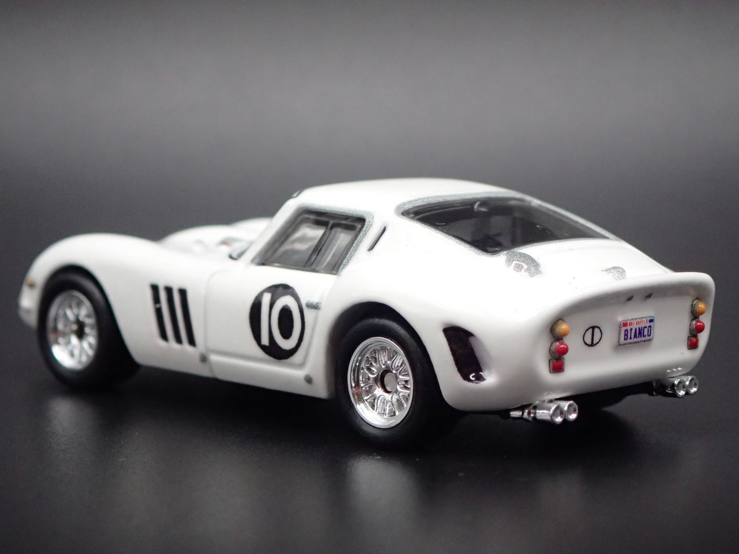 FERRARI 250 GTO RACING RARE 1:64 SCALE COLLECTIBLE DIORAMA DIECAST MODEL CAR