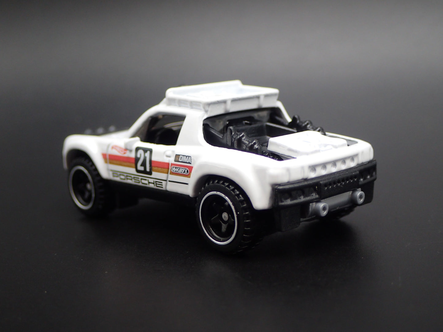 1969-1976 PORSCHE 914 SAFARI 1:64 SCALE COLLECTIBLE DIORAMA DIECAST MODEL CAR