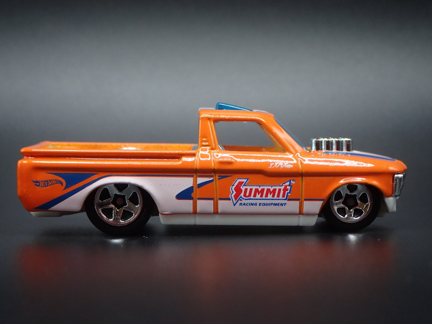 1972 72 CHEVY CHEVROLET LUV PICKUP TRUCK 1:64 SCALE DIORAMA DIECAST MODEL CAR