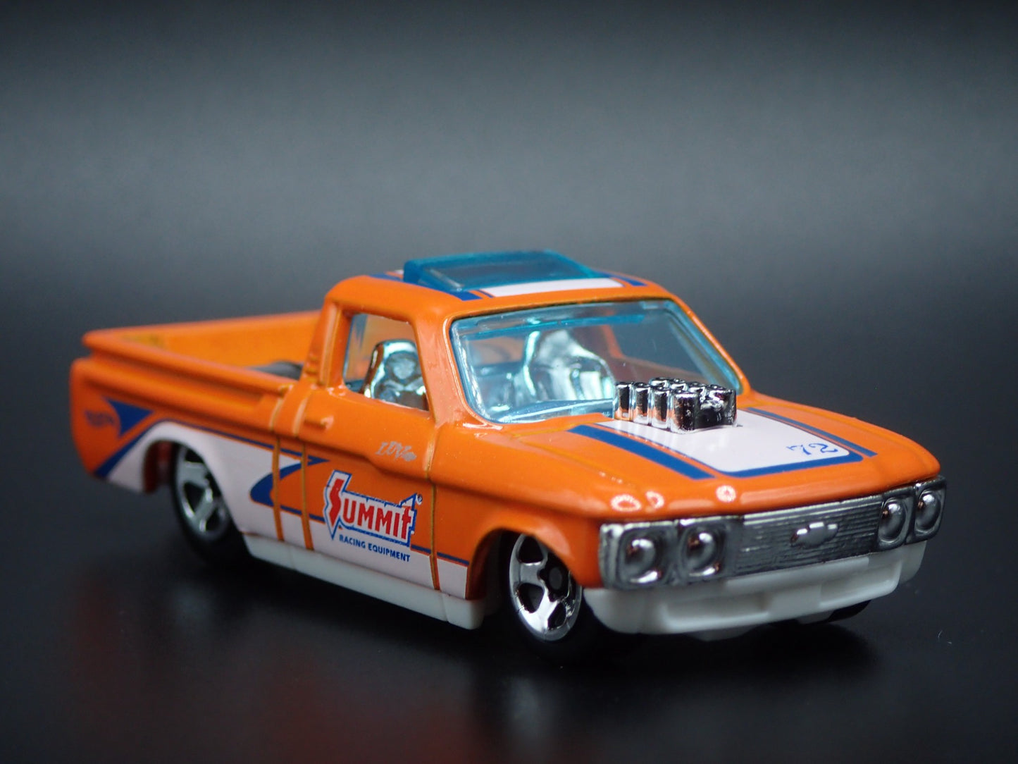 1972 72 CHEVY CHEVROLET LUV PICKUP TRUCK 1:64 SCALE DIORAMA DIECAST MODEL CAR