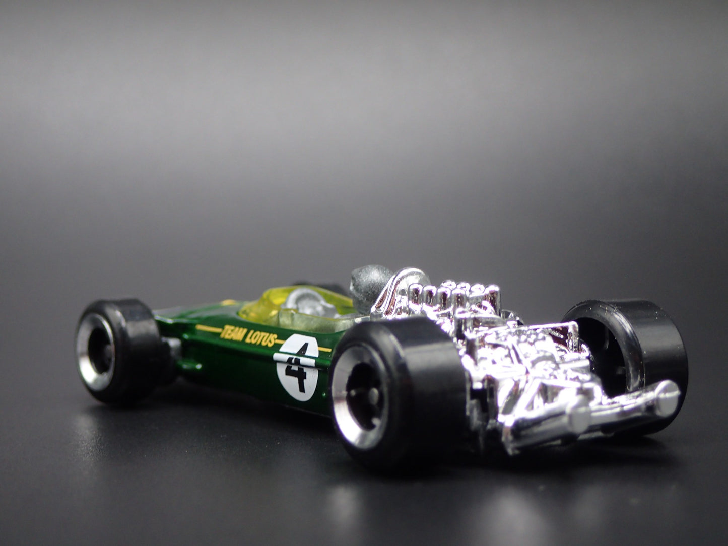 1967 67 LOTUS TYPE 49 #4 FORMULA 1 F1 GREEN 1/64 SCALE DIORAMA DIECAST MODEL CAR