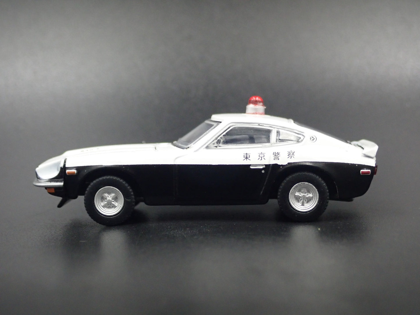1970-1973 DATSUN 240Z JAPAN KOBAN POLICE 1:64 SCALE DIORAMA DIECAST MODEL CAR