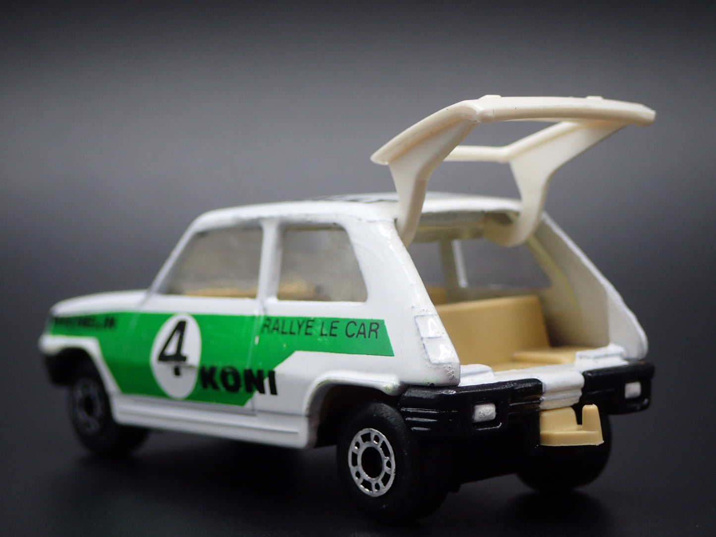 1972-1985 RENAULT 5 WHITE 1:64 SCALE COLLECTIBLE DIORAMA DIECAST MODEL CAR