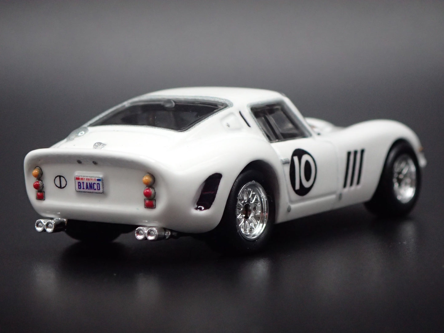 FERRARI 250 GTO RACING RARE 1:64 SCALE COLLECTIBLE DIORAMA DIECAST MODEL CAR