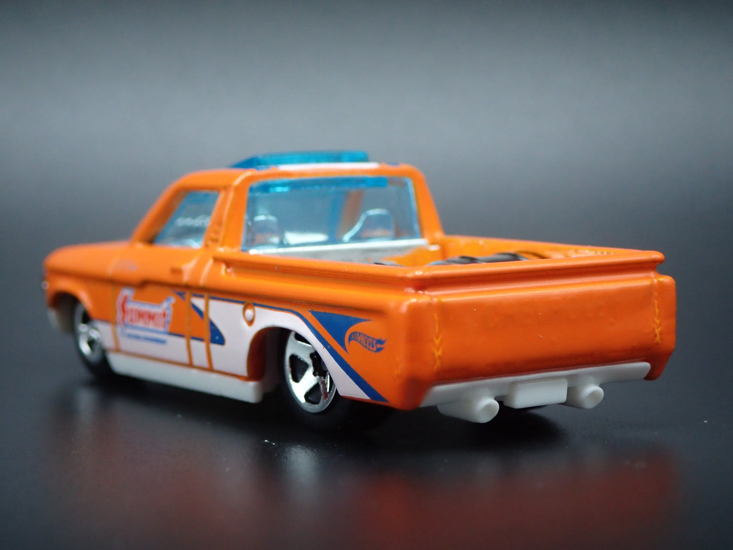 1972 72 CHEVY CHEVROLET LUV PICKUP TRUCK 1:64 SCALE DIORAMA DIECAST MODEL CAR