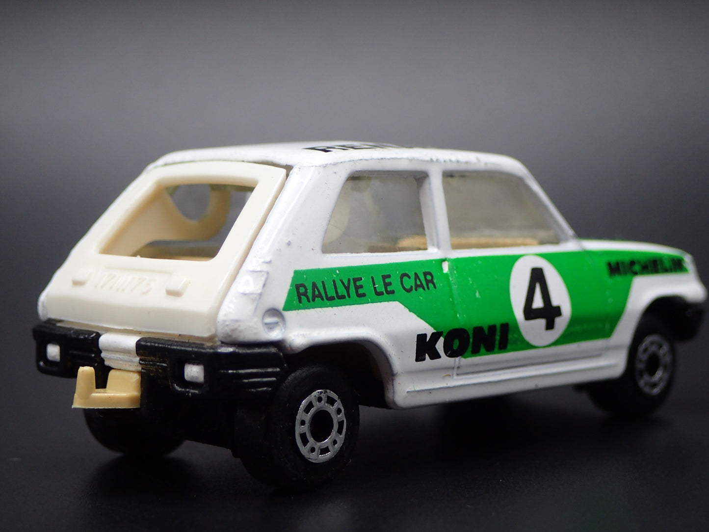1972-1985 RENAULT 5 WHITE 1:64 SCALE COLLECTIBLE DIORAMA DIECAST MODEL CAR