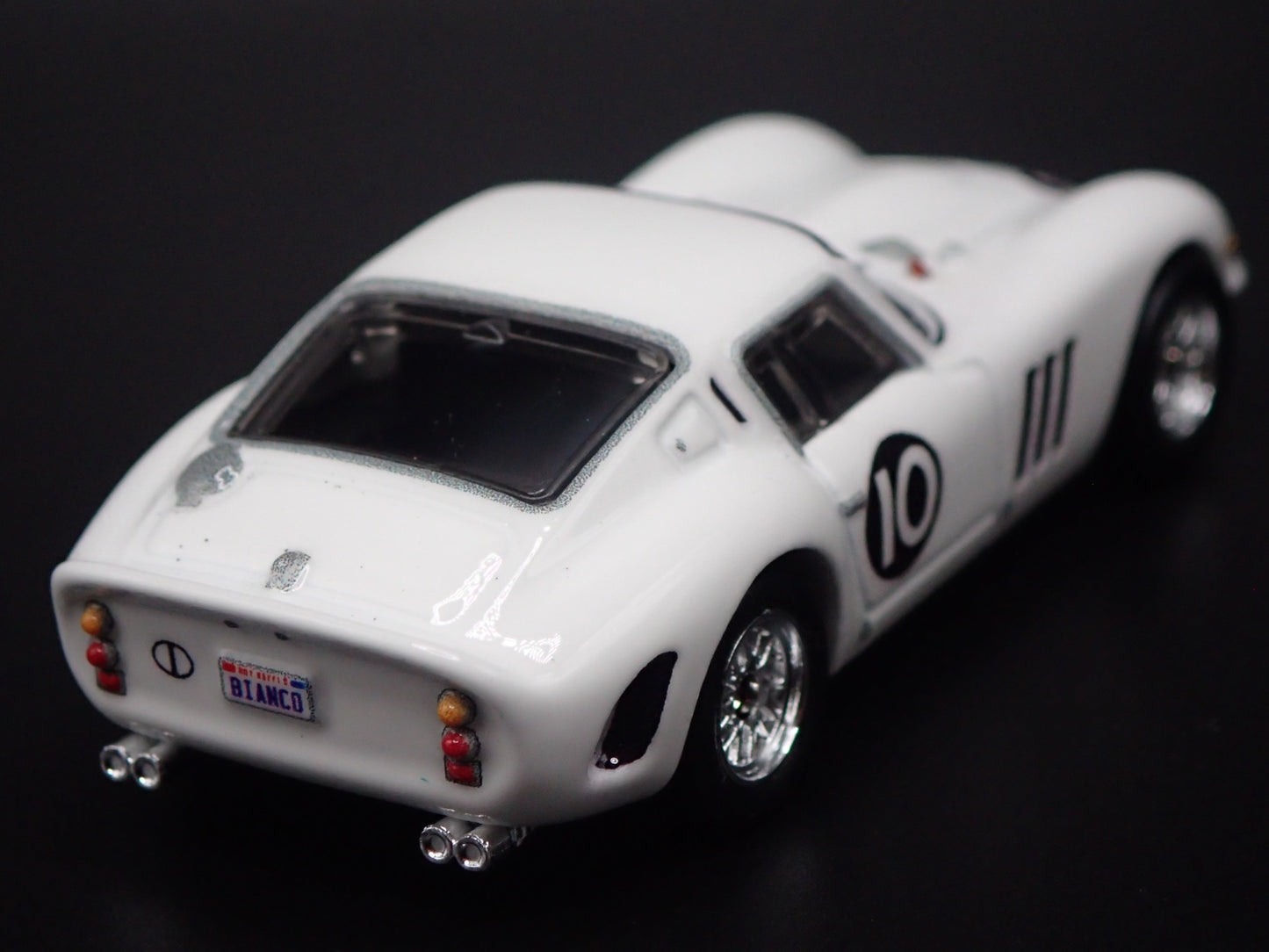 FERRARI 250 GTO RACING RARE 1:64 SCALE COLLECTIBLE DIORAMA DIECAST MODEL CAR