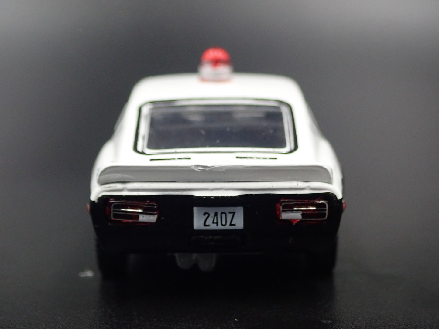 1970-1973 DATSUN 240Z JAPAN KOBAN POLICE 1:64 SCALE DIORAMA DIECAST MODEL CAR