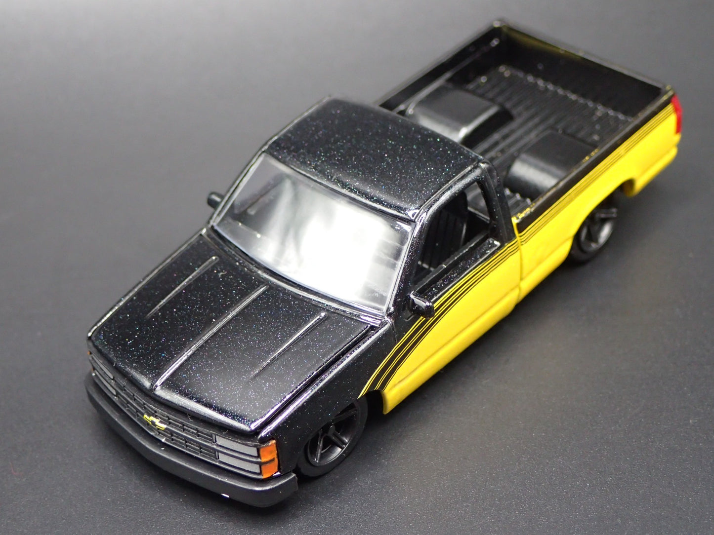 1992 92 CHEVY CHEVROLET C1500 SS 454 PICKUP TRUCK 1:64 SCALE DIECAST MODEL CAR