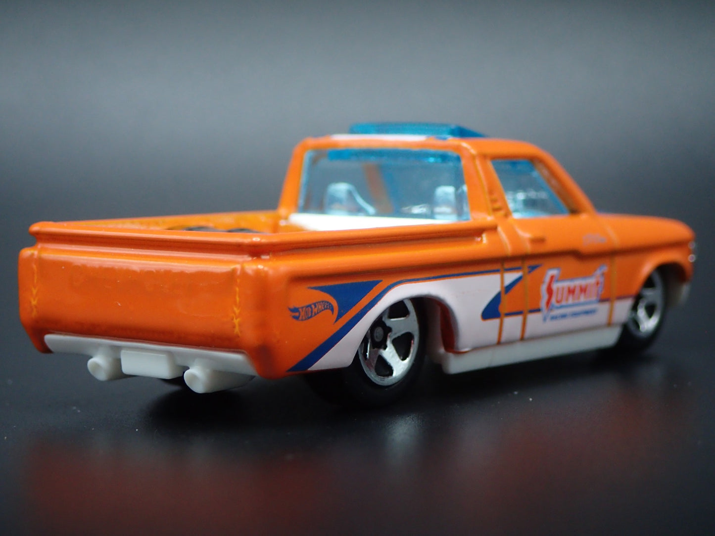 1972 72 CHEVY CHEVROLET LUV PICKUP TRUCK 1:64 SCALE DIORAMA DIECAST MODEL CAR