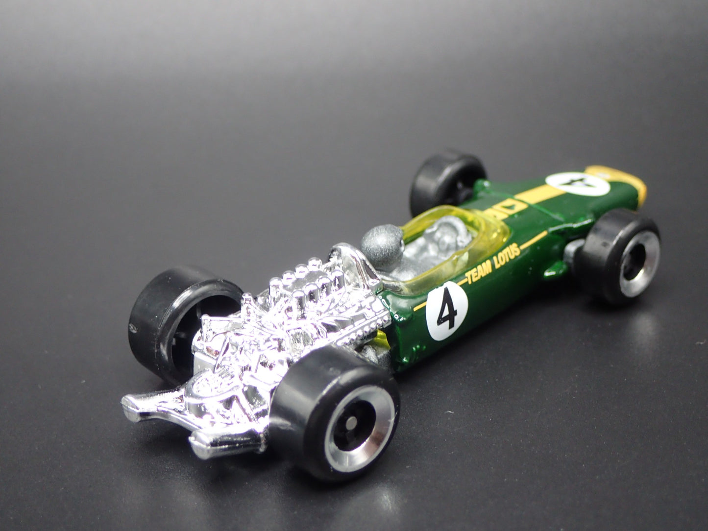 1967 67 LOTUS TYPE 49 #4 FORMULA 1 F1 GREEN 1/64 SCALE DIORAMA DIECAST MODEL CAR