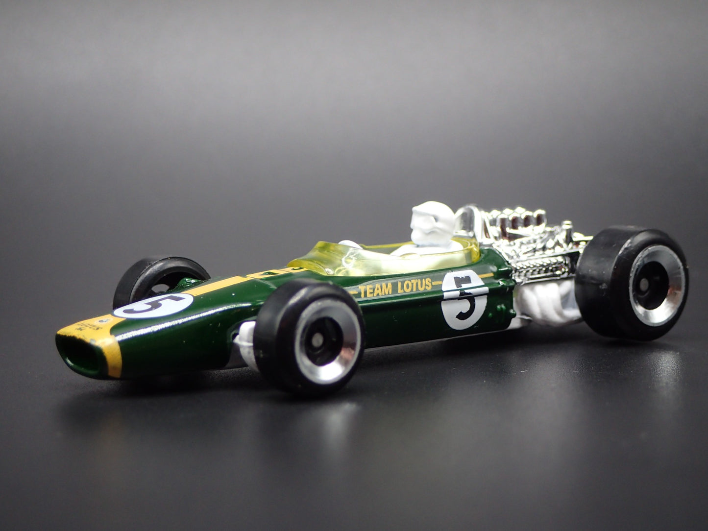 1967 67 LOTUS TYPE 49 #5 FORMULA 1 F1 GREEN 1/64 SCALE DIORAMA DIECAST MODEL CAR
