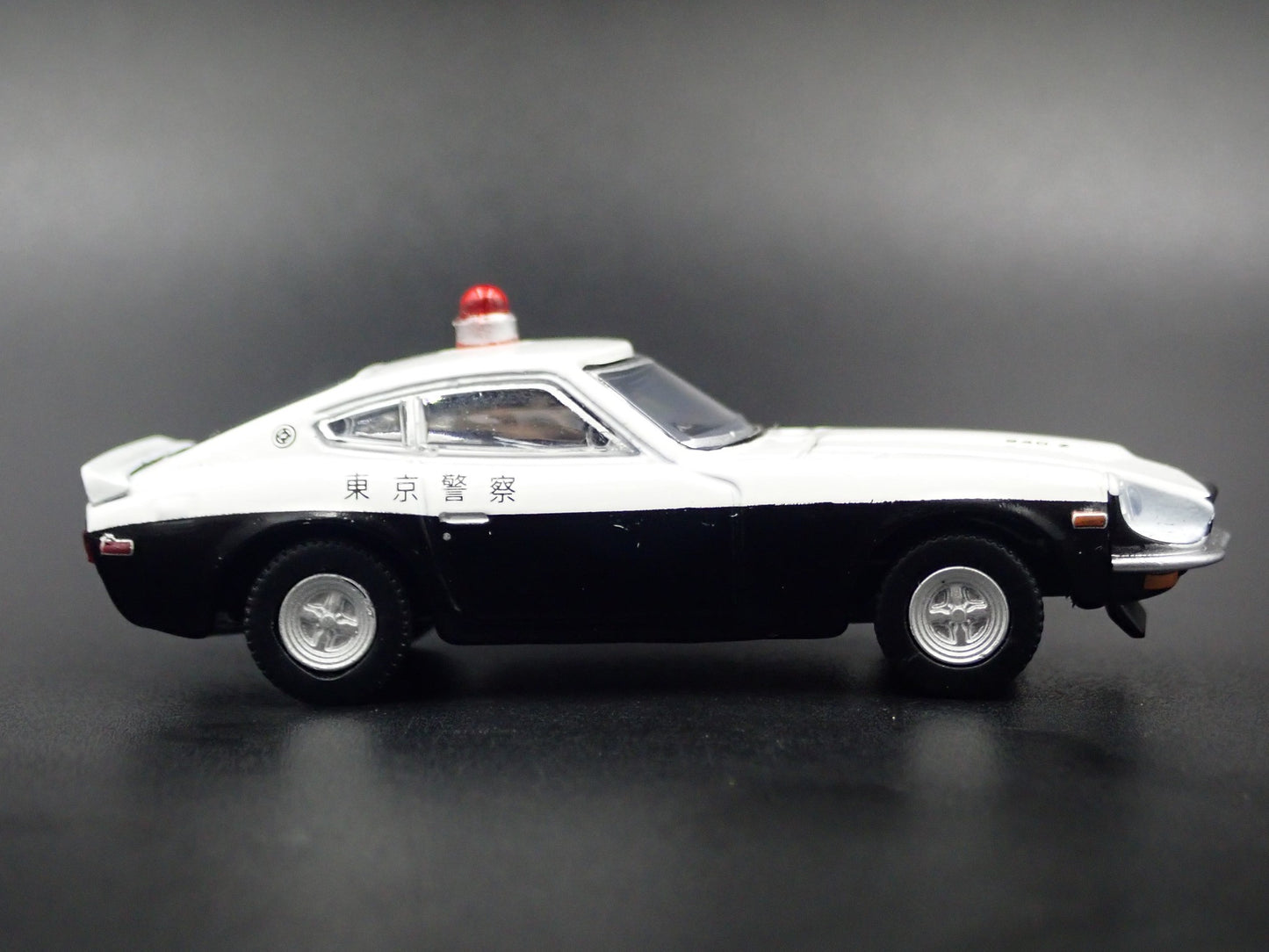1970-1973 DATSUN 240Z JAPAN KOBAN POLICE 1:64 SCALE DIORAMA DIECAST MODEL CAR