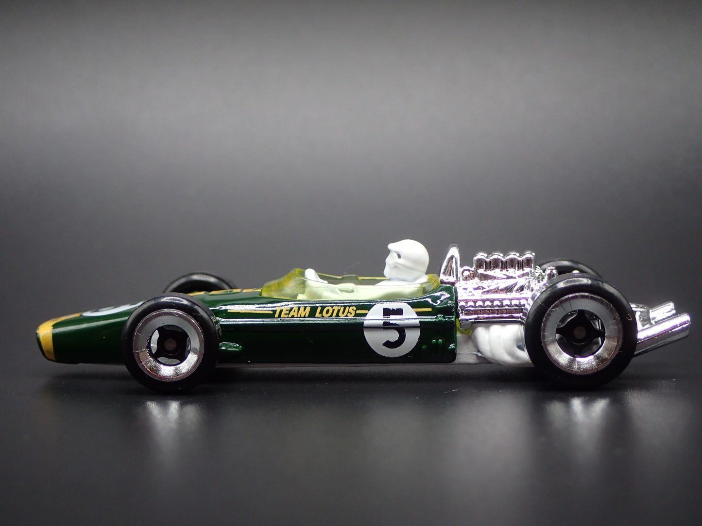 1967 67 LOTUS TYPE 49 #5 FORMULA 1 F1 GREEN 1/64 SCALE DIORAMA DIECAST MODEL CAR