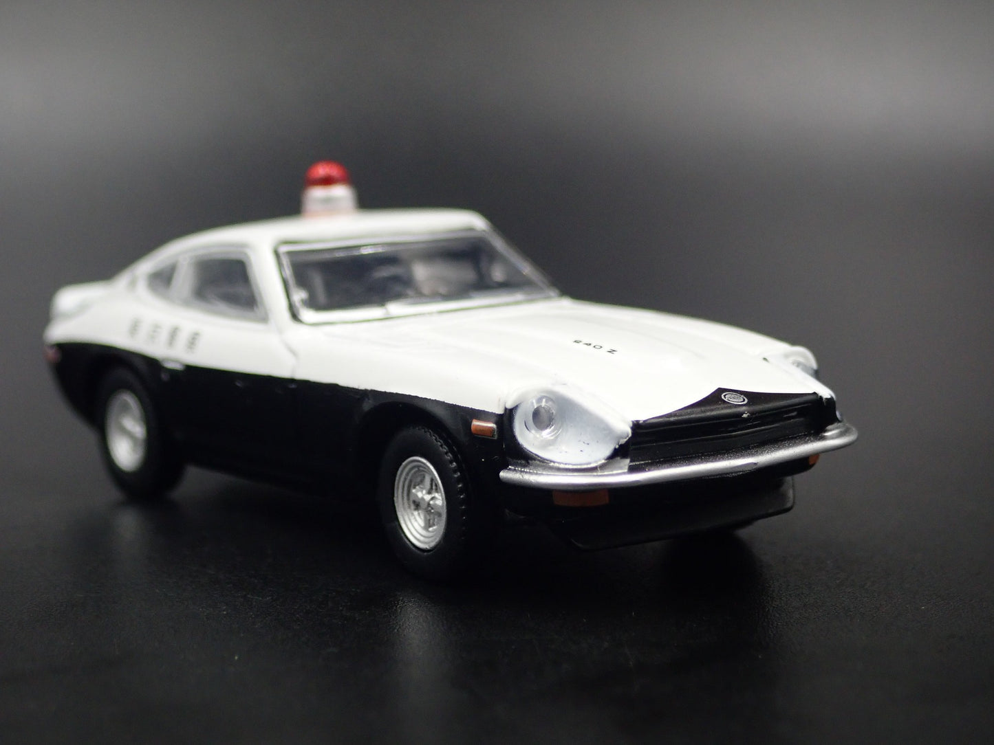 1970-1973 DATSUN 240Z JAPAN KOBAN POLICE 1:64 SCALE DIORAMA DIECAST MODEL CAR