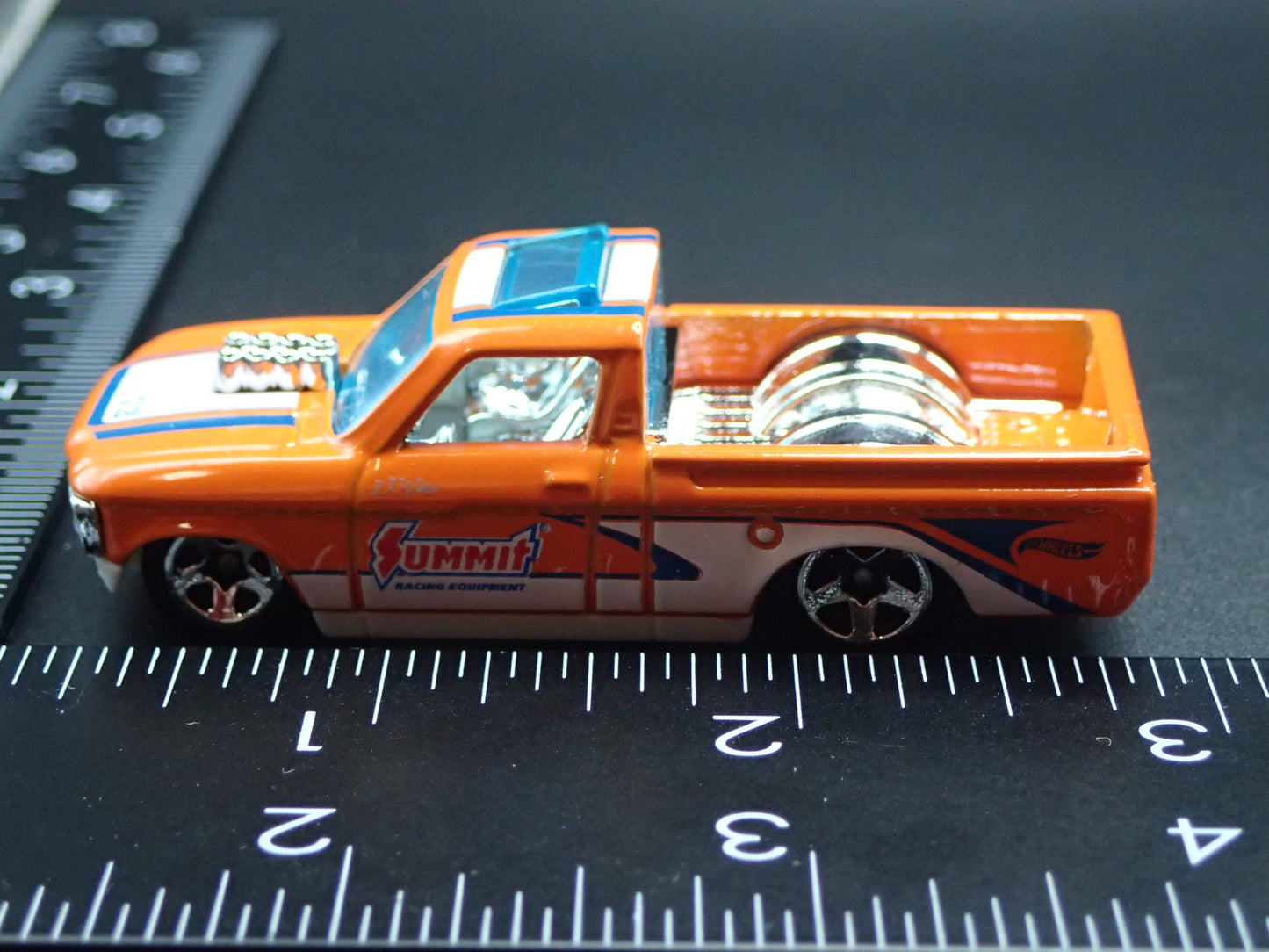 1972 72 CHEVY CHEVROLET LUV PICKUP TRUCK 1:64 SCALE DIORAMA DIECAST MODEL CAR