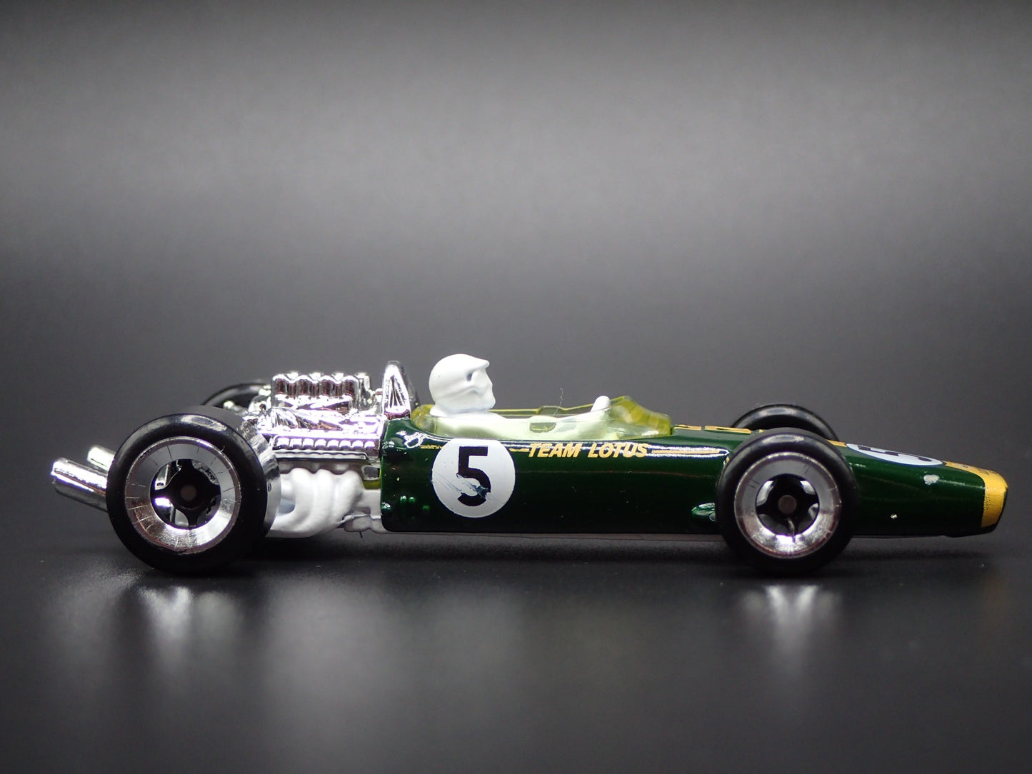 1967 67 LOTUS TYPE 49 #5 FORMULA 1 F1 GREEN 1/64 SCALE DIORAMA DIECAST MODEL CAR