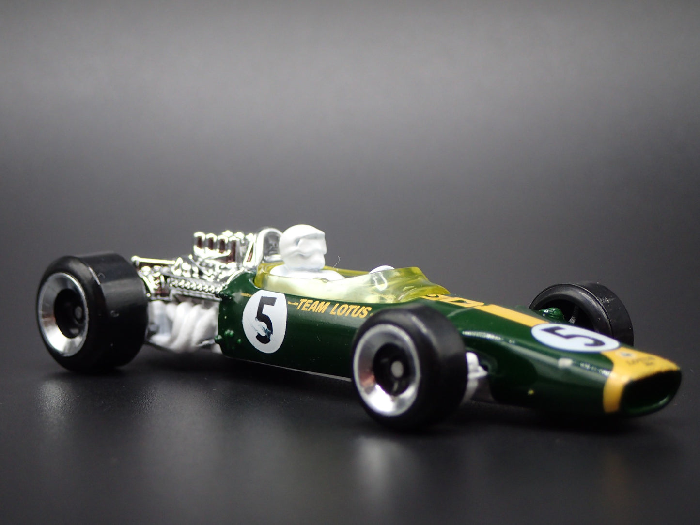 1967 67 LOTUS TYPE 49 #5 FORMULA 1 F1 GREEN 1/64 SCALE DIORAMA DIECAST MODEL CAR