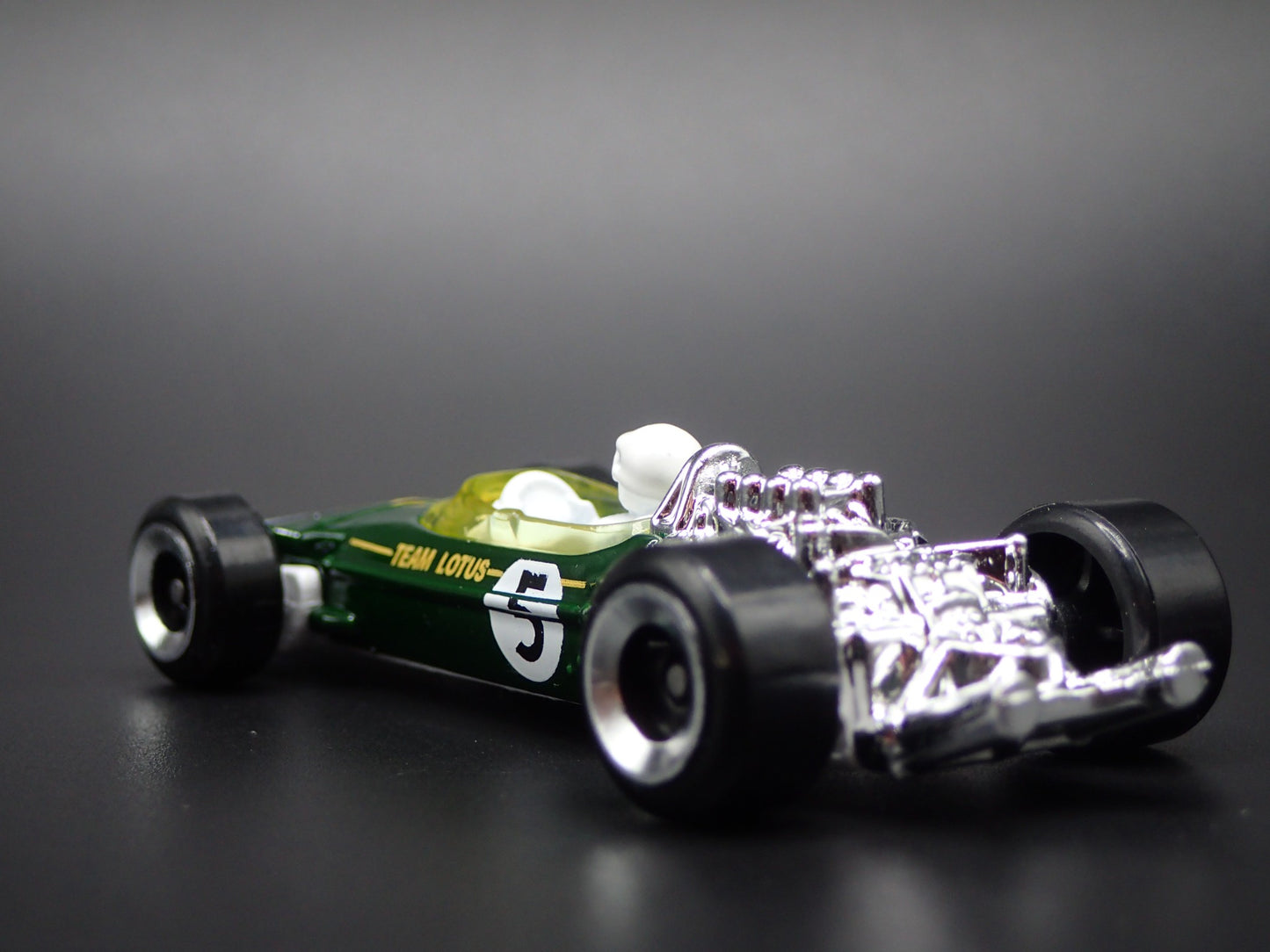1967 67 LOTUS TYPE 49 #5 FORMULA 1 F1 GREEN 1/64 SCALE DIORAMA DIECAST MODEL CAR