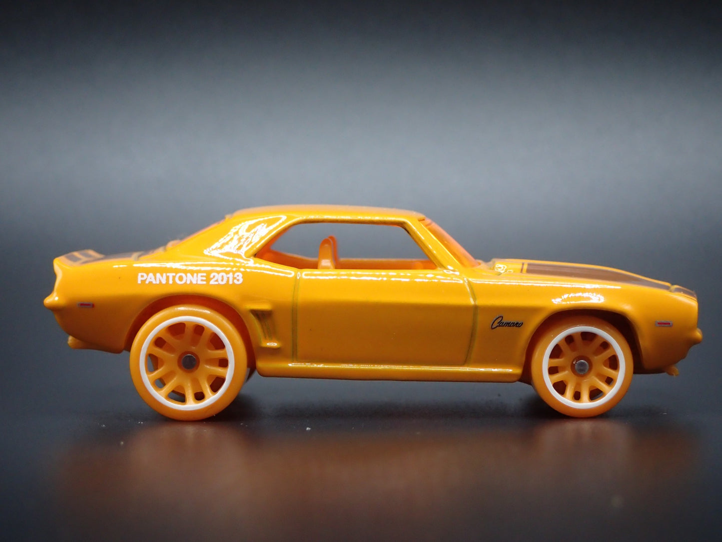 1969 69 CHEVY CHEVROLET COPO CAMARO ORANGE 1:64 SCALE DIORAMA DIECAST MODEL CAR