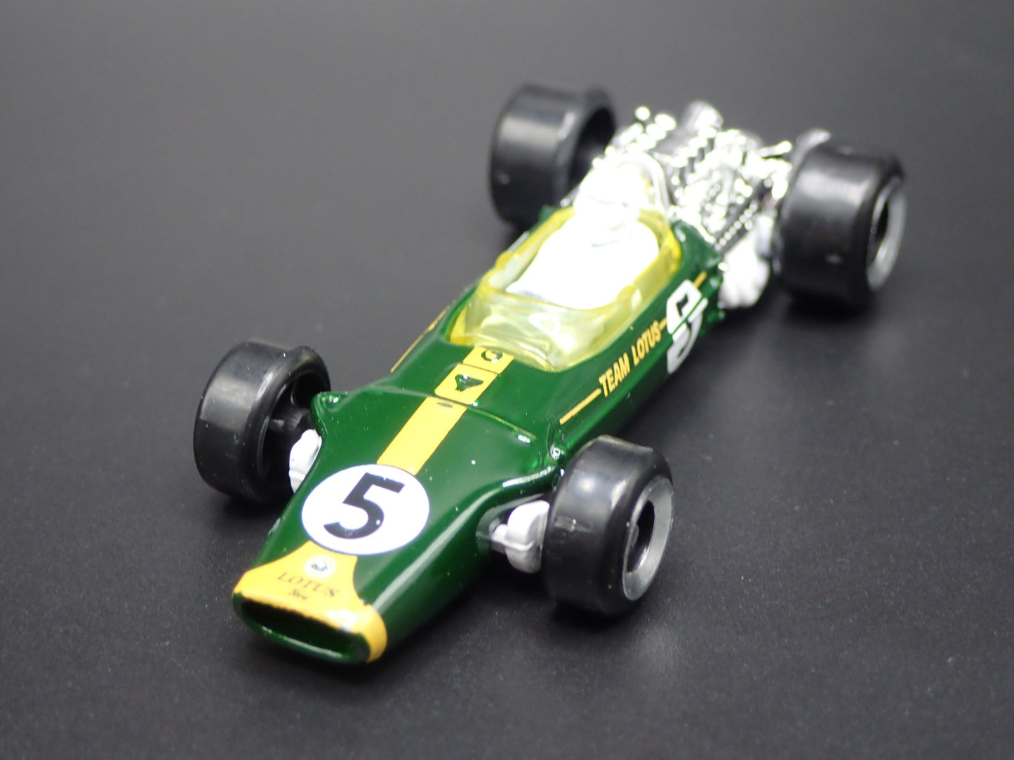 1967 67 LOTUS TYPE 49 #5 FORMULA 1 F1 GREEN 1/64 SCALE DIORAMA DIECAST MODEL CAR
