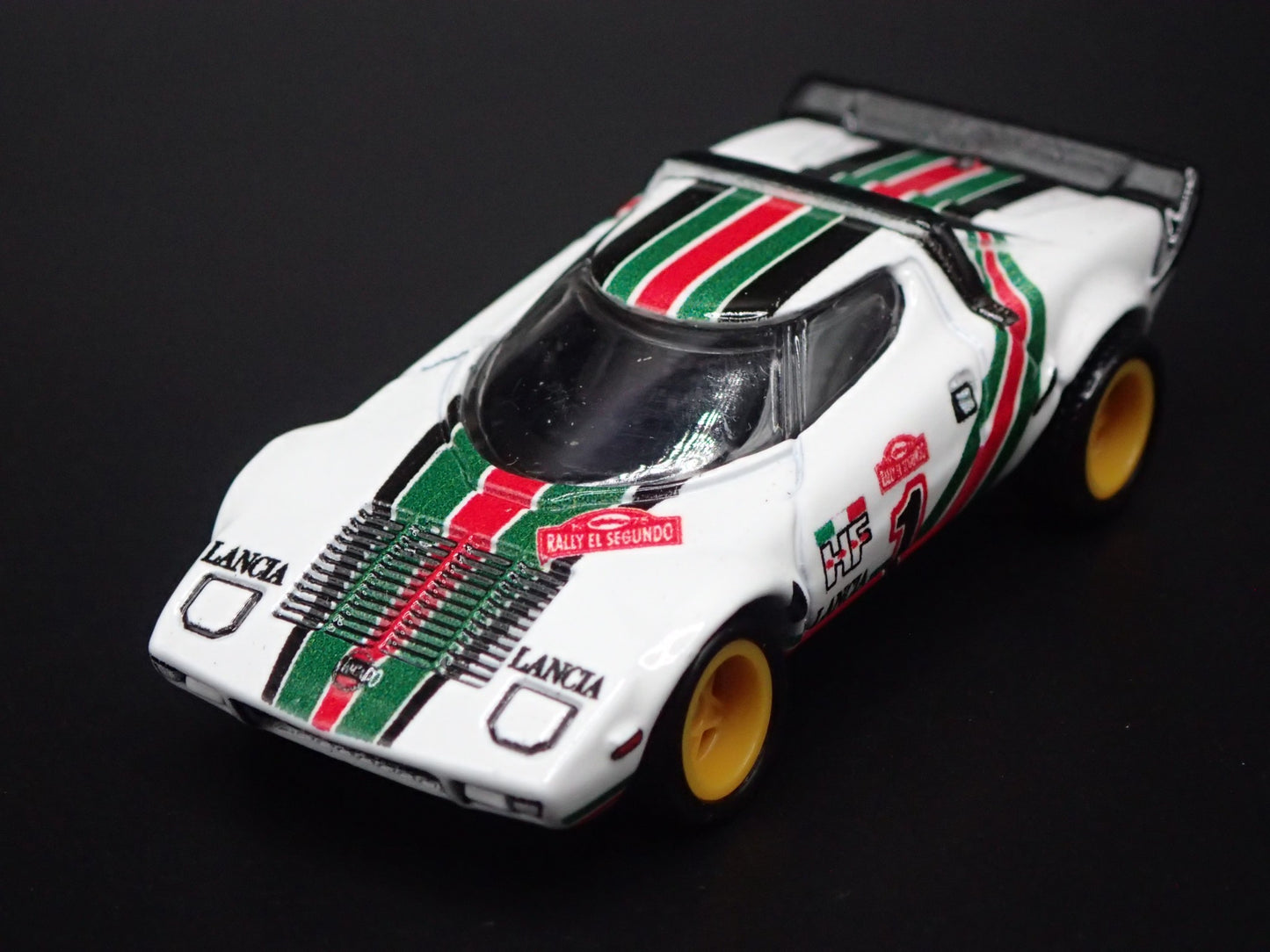 1973-1978 LANCIA STRATOS RACE CAR WHITE 1:64 SCALE DIORAMA DIECAST MODEL CAR