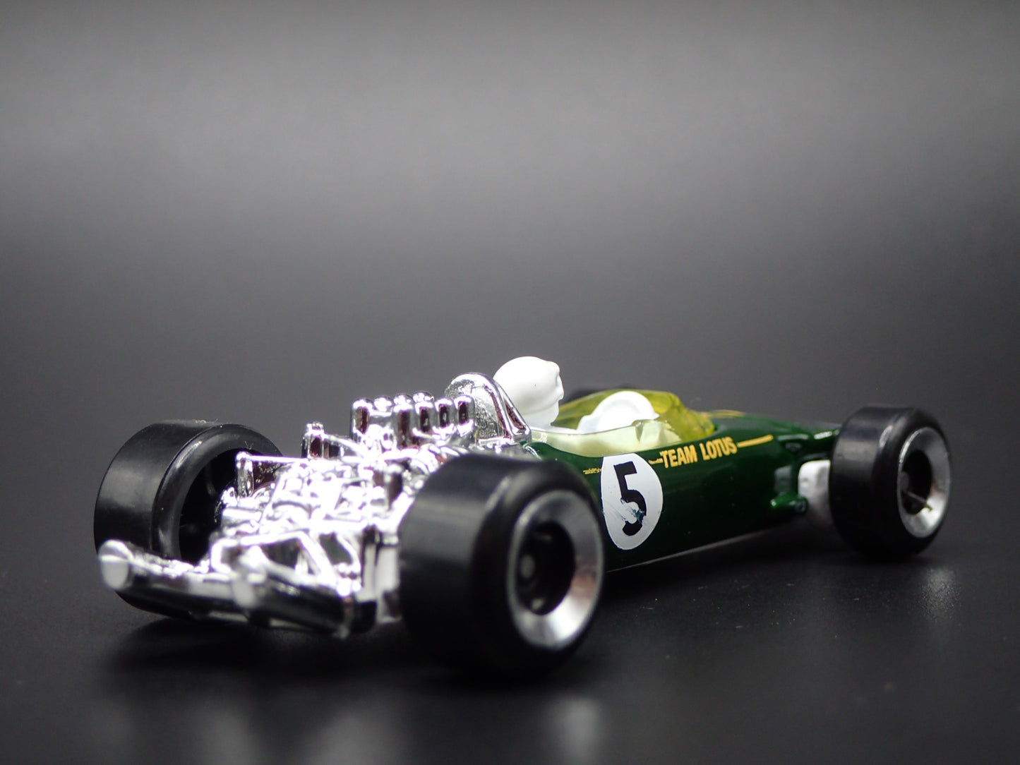 1967 67 LOTUS TYPE 49 #5 FORMULA 1 F1 GREEN 1/64 SCALE DIORAMA DIECAST MODEL CAR