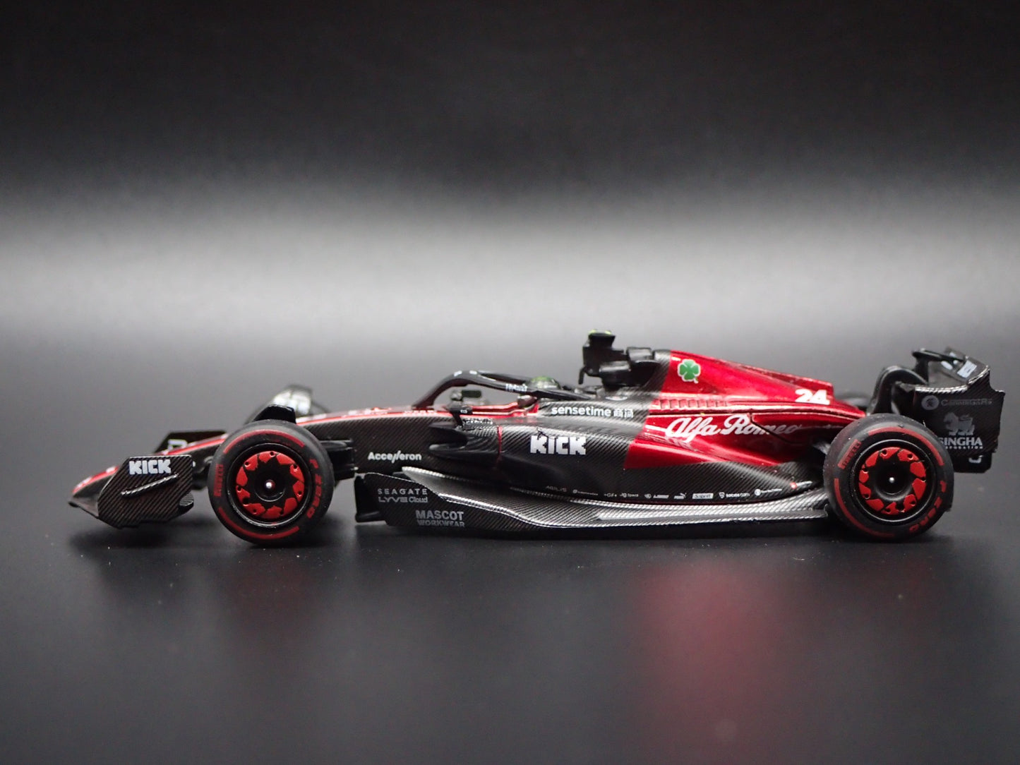 ALFA ROMEO #24 F1 ZHOU GUANYU 2023 TEAM KICK C43 1:64 SCALE DIECAST MODEL CAR
