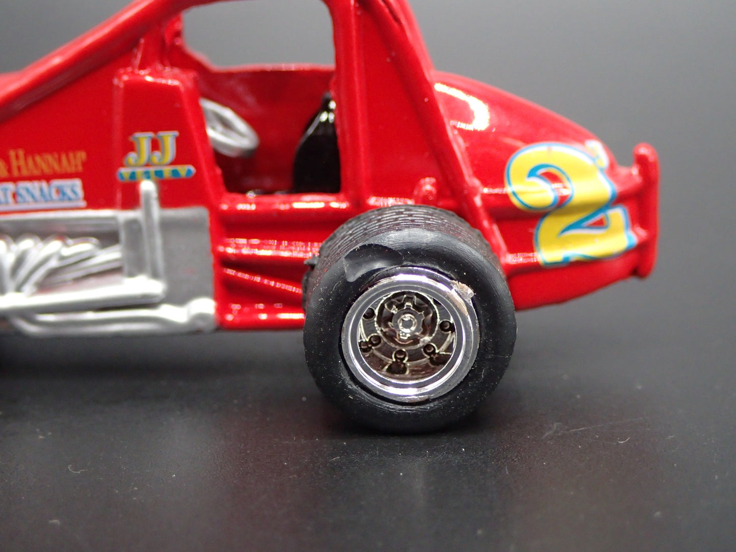SPRINT CAR #2 JJ YELEY MEAT SNACKS RED 1:64 SCALE DIORAMA DIECAST MODEL CAR